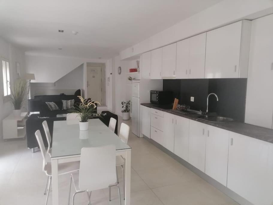 Ferienwohnung Spacious Loft / Literally At The Foot Of Alhambra Granada Exterior foto